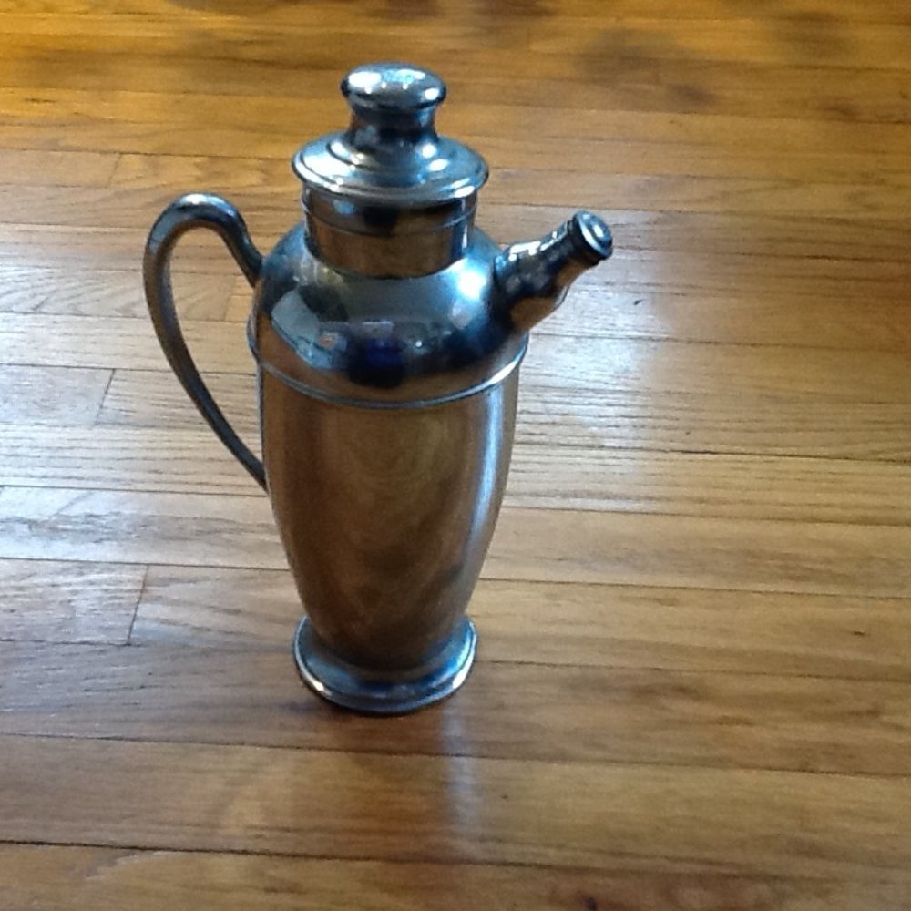 Gorgeous Antique Cocktail Shaker with Screwtop Fitted Nozzle Cover & Thick Base